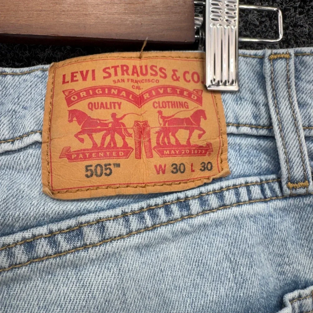 Levis 505 Regular Fit Jeans Mens 30x30 Light Wash Blue Denim Straight Leg